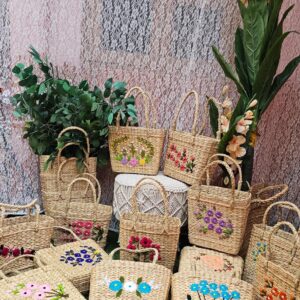 Handcrafted Woven Straw Bags with Floral Embroidery – Eco-Friendly Summer Tote Collection
